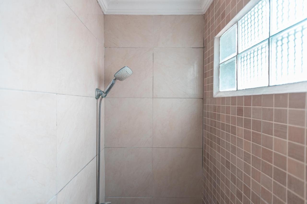 Spot On 2033 Kayumanis Homestay Syariah ジャカルタ エクステリア 写真