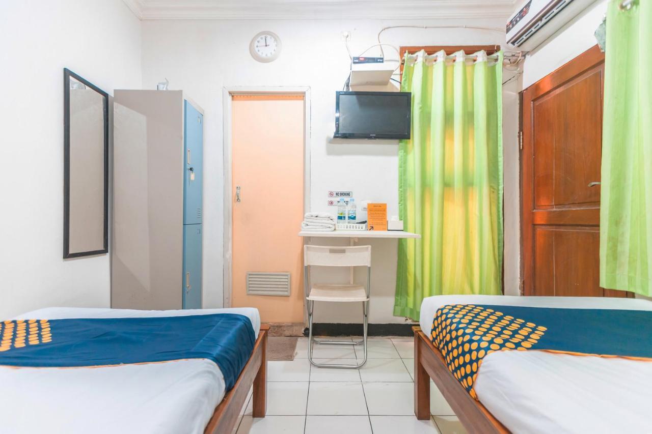 Spot On 2033 Kayumanis Homestay Syariah ジャカルタ エクステリア 写真