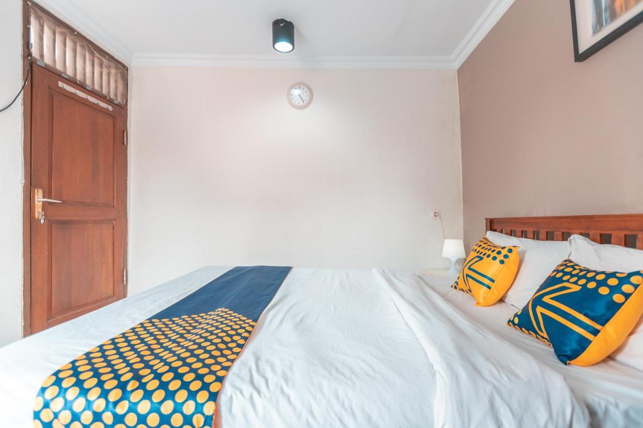 Spot On 2033 Kayumanis Homestay Syariah ジャカルタ エクステリア 写真