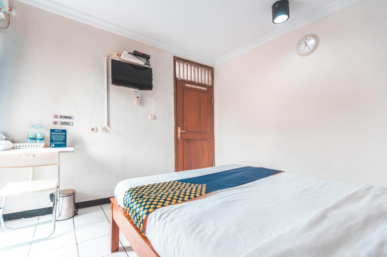 Spot On 2033 Kayumanis Homestay Syariah ジャカルタ エクステリア 写真